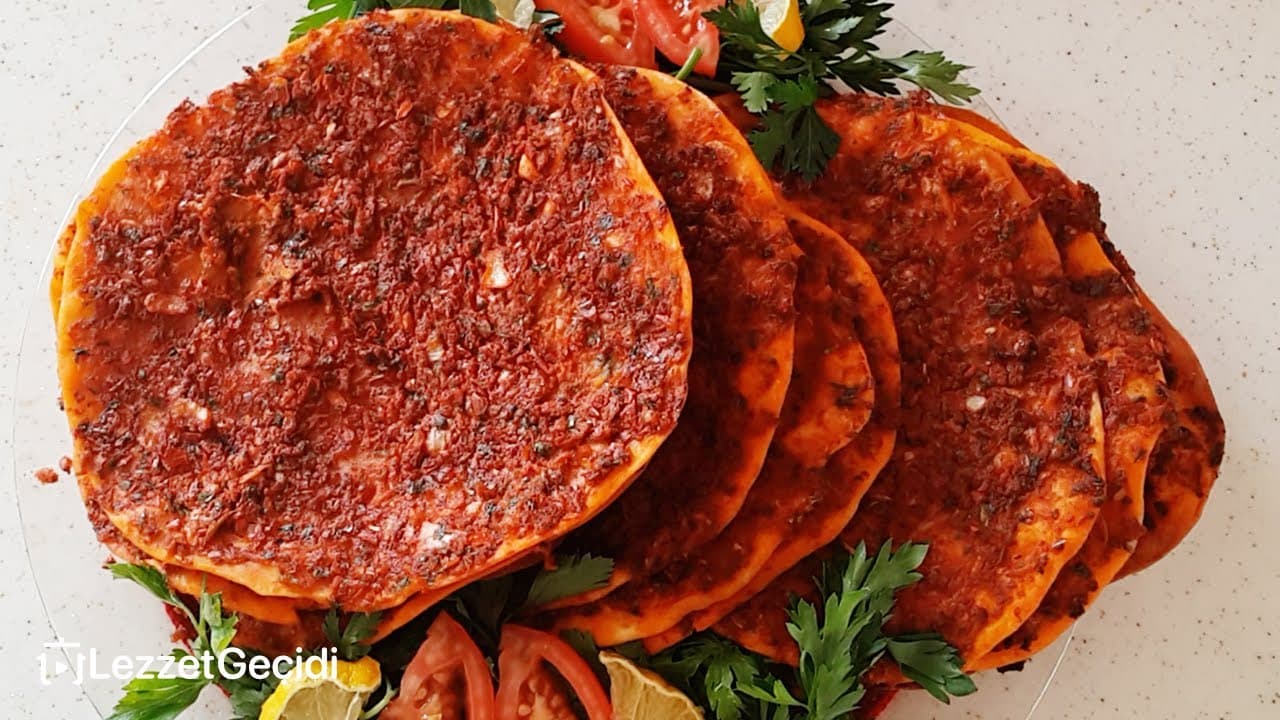 Lahmacun Nasıl Yapılır - EVDE BOL MALZEMELİ TARİF