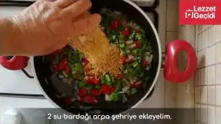 Ankara Tava Tarifi Tencerede Tavuklu Şehriye Pilavı Nasıl Yapılır – videodan kare