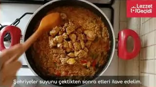 Ankara Tava Tarifi Tencerede Tavuklu Şehriye Pilavı Nasıl Yapılır – videodan kare