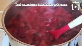 Çilek Reçeli Tarifi – videodan kare