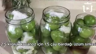 Çok Kolay Domates Turşusu Nasıl Yapılır – videodan kare
