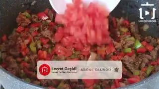 Davet Sofralarına Yakışan Yapımı Kolay Görüntüsü Lezzeti Efsane Kebap Bohça Kebabı – videodan kare