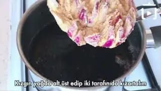 İçi Yumuşacık Soğan Çiçeği Kızartması Nasıl Yapılır – videodan kare