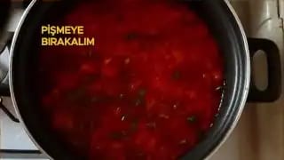 Domatesli Biberli Bulgur Pilavı Tarifi – videodan kare