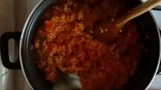Domatesli Biberli Bulgur Pilavı Tarifi – videodan kare