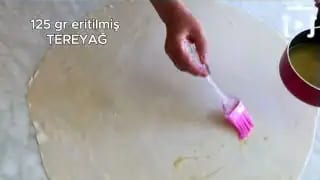 El Açması Ispanaklı Börek Tarifi – videodan kare