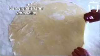 El Açması Ispanaklı Börek Tarifi – videodan kare