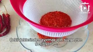 En Kolay Yöntem ile Pul Biber Nasıl Yapılır – videodan kare