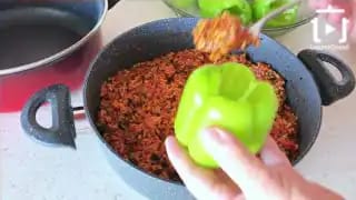 Etli Biber Dolması Nasıl Yapılır – videodan kare