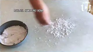 Gazete Baklavası Nasıl Yapılır – videodan kare