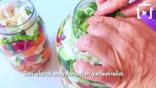 Karışık Turşu Tarifi Nasıl Yapılır – videodan kare