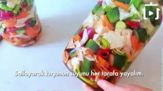 Karışık Turşu Tarifi Nasıl Yapılır – videodan kare
