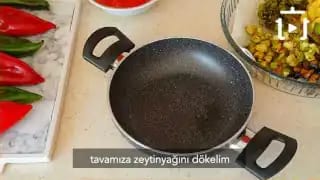 Kırmızı Kapya Biber Yatağında Karışık Kızartma Tarifi Nasıl Yapılır – videodan kare