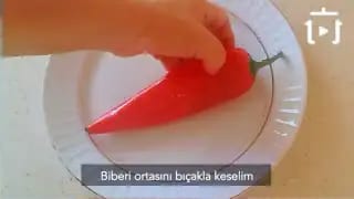 Kırmızı Kapya Biber Yatağında Karışık Kızartma Tarifi Nasıl Yapılır – videodan kare