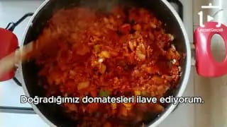 Patlıcan Musakka Nasıl Yapılır – videodan kare