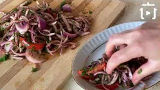 Tablacı Salatası Nasıl Yapılır – videodan kare