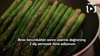 Tavada Kuşkonmaz Nasıl Pişirilir Tarifi – videodan kare