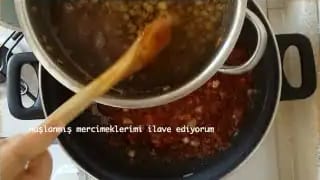 Yeşil Mercimekli Erişte Çorbası Tarifi – videodan kare