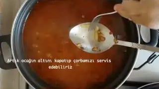 Yeşil Mercimekli Erişte Çorbası Tarifi – videodan kare