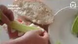 Yumurtalı Salamlı Sandviç Tarifi Evde En Kolay Yöntemle Nasıl Yapılır – videodan kare