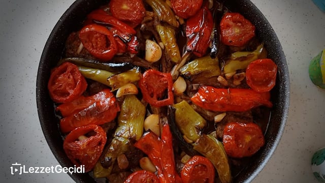 Ana Yemek İçin Etli Yöresel Lezzet Fırın Ağzı Kebabı Tarifi
