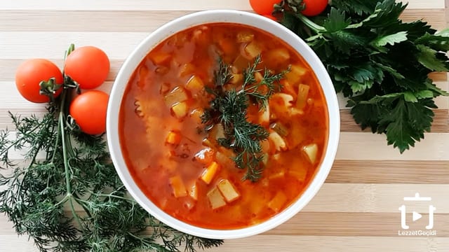 Sebze Çorbası Minestrone Tarifi