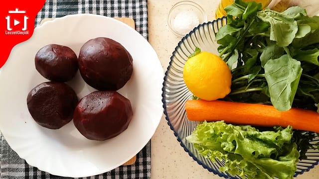 Ekşi Soslu Kırmızı Pancar Salatası Tarifi