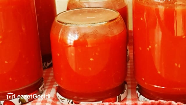 Ev Yapımı Kışlık Domates Sosu Konservesi Tarifi