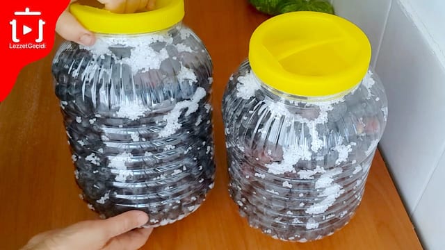 Evde Siyah Zeytin Nasıl Yapılır