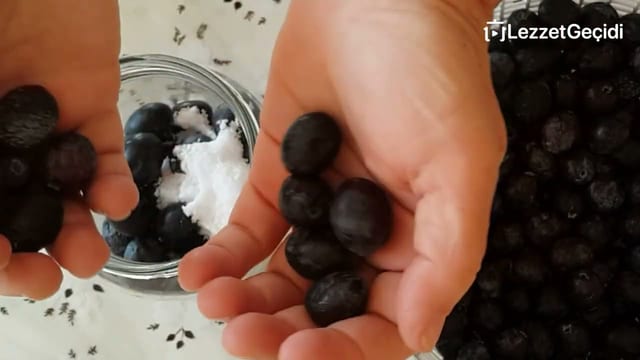 Evde Siyah Zeytin Yapımı