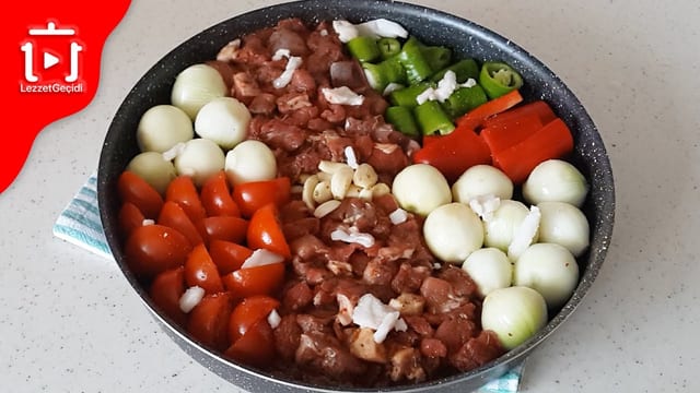 Fırında sebzeli et