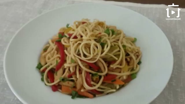 Kolay ve Lezzetli Tavuklu Noodle Tarifi