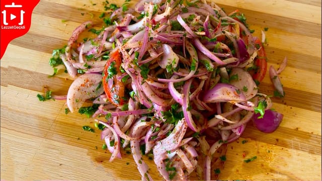 Tablacı Salatası Nasıl Yapılır
