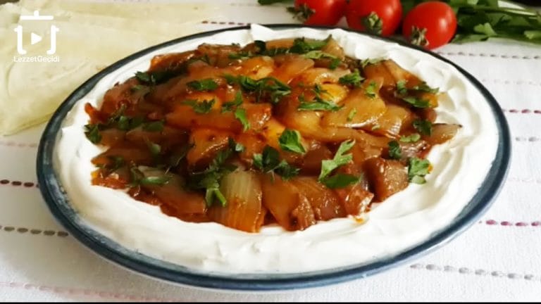 Yoğurtlu Karamelize Soğan Mezesi Tarifi  Nasıl Yapılır